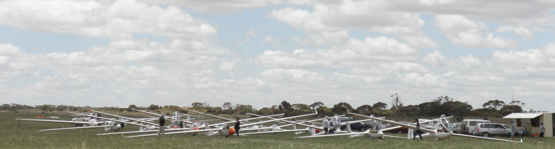 The grid of gliders lined up at the Australian Junior Nationals in 2010